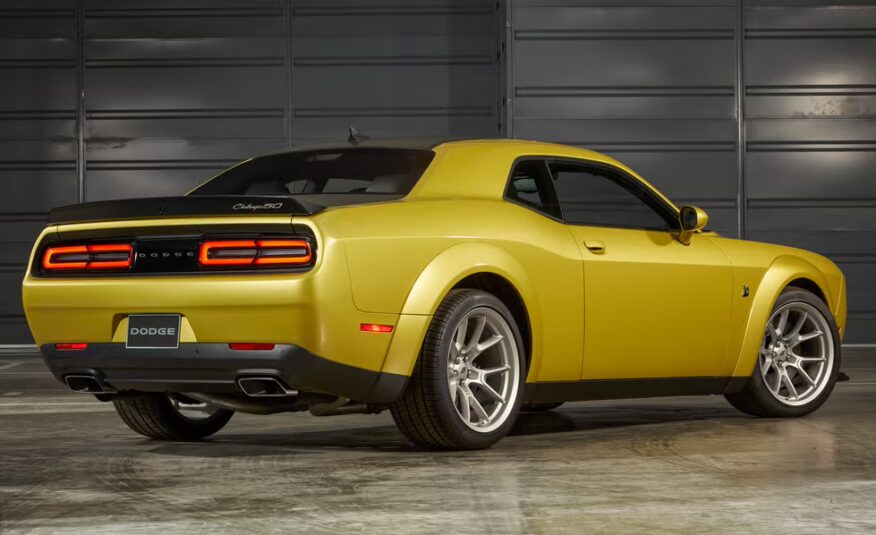 Dodge Challenger SRT Hellcat Jailbreak