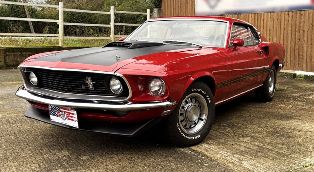 Ford Mustang Fastback Mach One 1969 rouge et noire